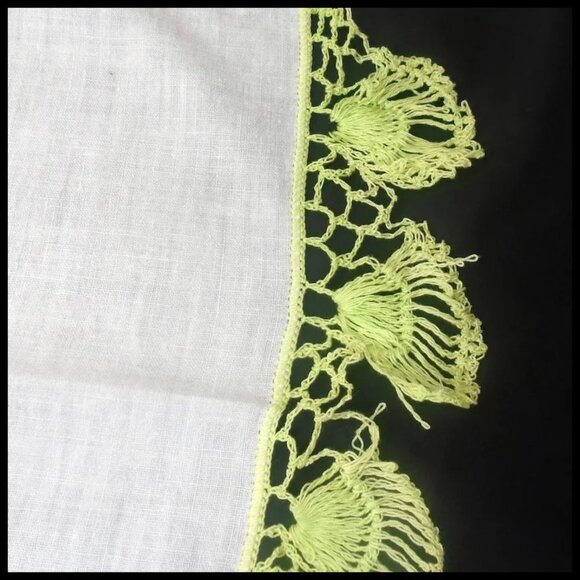 40s Vintage Linen Handkerchief Tatted Linen Hankie with Seashell Tatting Hanky - Picture 4 of 14